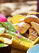 Teigtaschen mit Bananenfüllung für das karibische Picknick