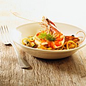 King prawns with noodles and chicory
