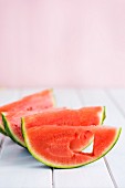 Wassermelonenspalte mit ausgestochenem Herz