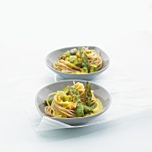 Spaghetti with green asparagus