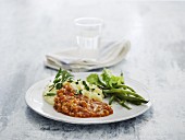 Mashed potatoes with mince sauce and green beans