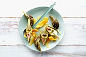 Artichokes with slices of mango