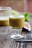 A fennel and fig smoothie (detox diet)