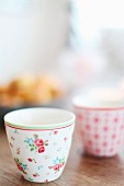 Nostalgic beakers with floral patterns