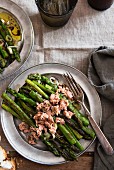 Roasted asparagus salad with spring onions and tuna