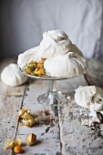 Meringues with kumquats