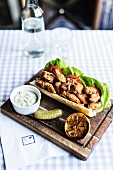 Po boy (fried oysters in a baguette with tartar sauce, gherkin and grilled lemon)