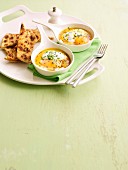 Eier in Currysauce mit Knoblauchbrot