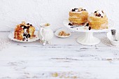 Croissant-Doughnuts gefüllt mit Eiscreme & Toffeestückchen