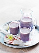 Low fat, probiotic berry shakes