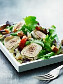 A colourful salad with goat's cheese