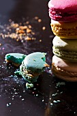 Colourful macaroons (close-up)