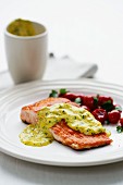 Grilled salmon fillets with a béchamel herb sauce
