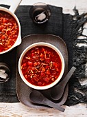 Rote-Bete-Suppe mit Rindfleisch und Kohl