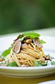 Spaghetti al tartufo ed erba brusca (pasta with truffles and sorrel, Italy)