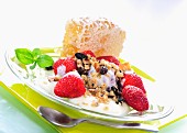 Yogurt muesli with strawberries, raisins and honeycomb