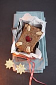 Gingerbread with almonds
