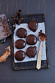 Quick gingerbread with chocolate glaze