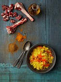 Afghanischer Reis mit Hähnchen, Karotten und Rosinen, Gewürze, Lammfleisch