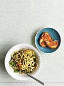 Spaghetti mit Pesto und Garnelen