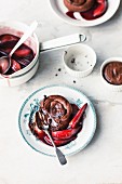 Warm chocolate cakes with red wine pears