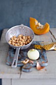 Cooked chickpeas, onions, pumpkin and curry powder for chickpeas escalopes