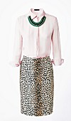 A light pink blouse, a necklace and a leopard-print skirt
