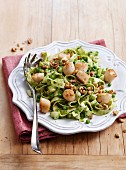 Fettuccine with rocket, peas, scallops and walnuts