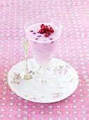 Buttermilchcreme mit Preiselbeeren