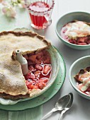 Rhubarb pie with ginger