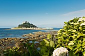 St. Michaels Mount, Gezeiteninsel mit Kapelle in Cornwall (England)