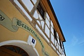 Fassade eines Brauereimuseums (Oberfranken, Deutschland)