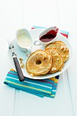 Baked apple rings with vanilla and raspberry sauce