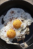 Fried eggs with ground allspice