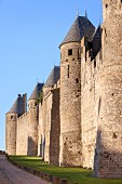 Porte Narbonnaise an der Ostseite der Zitadelle von Carcassonne (Frankreich)