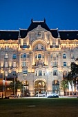 Das Hotel 'Four Seasons' in dem prunkvollen Gebäude des Gresham Palastes in Budapest, Ungarn (Ausschnitt)
