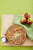 Apple-almond tart with honey (supervision)