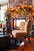 Wine glasses and wine bottle in living room at Christmas