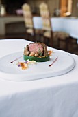 Filet vom Schwarzen Schwein mit Kalbsbries und Hahnenkamm im Ristorante Antica Corte Pallavicina