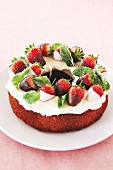 Kürbis-Kranz Kuchen mit Erdbeeren