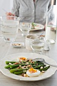 Green asparagus with hazelnuts and bacon