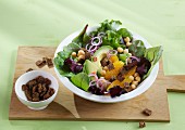 Fruity chickpea salad with avocado, oranges and pumpernickel croutons
