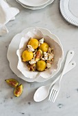 Fig salad with goat's cheese and pine nuts