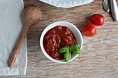 Tomato sauce with basil