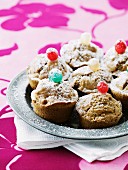Cinnamon and apple muffins with icing sugar