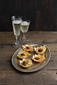 Filo pastry canapés with blue cheese, pear and pecan nuts