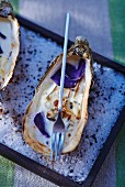 Gratinated oysters with purple potatoes