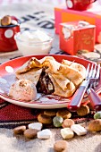 Pfannkuchen mit Birnen und Schokolade zu Weihnachten