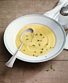 Cream of celery soup with apple and sage for an alkaline diet
