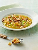 Tomaten-Tintenfisch-Suppe mit Rucolaöl